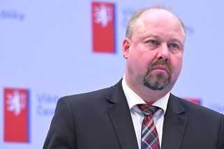 Neplatiče alimentů chce Tejc trestat zákazem rybaření a lovu - Novinky